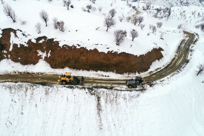 Diyarbakır'da  karla kaplı bin 400 kilometrelik yol açıldı