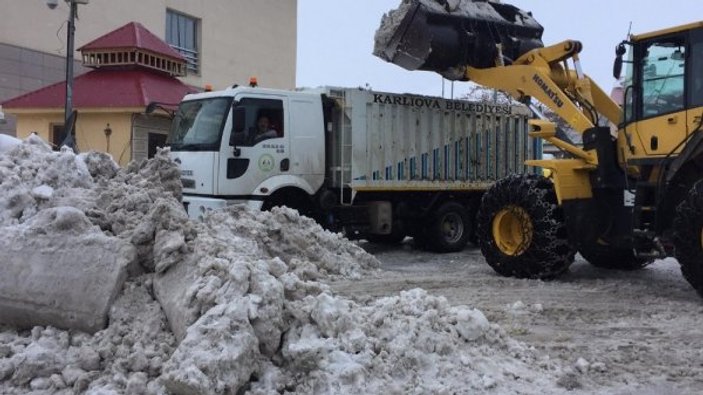 Bingöl'de her gün 70 kamyon kar temizleniyor