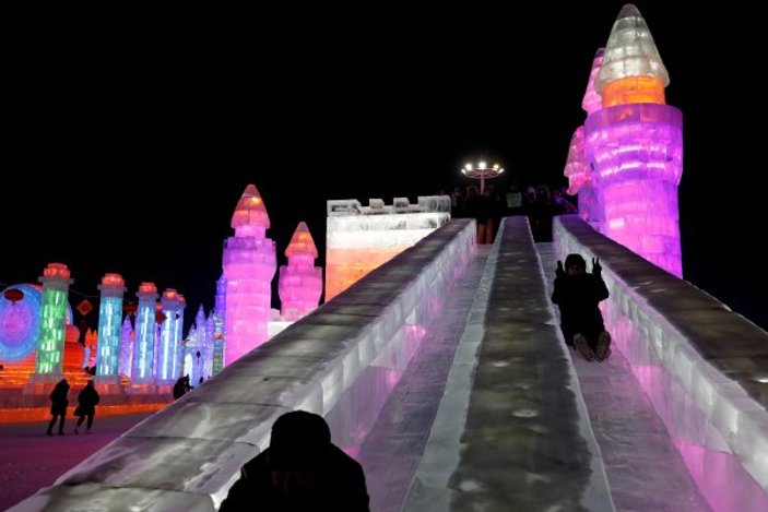 Çin'de geleneksel buz festivali başladı