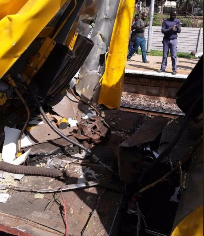 Güney Afrika’da iki tren çarpıştı: 2 ölü