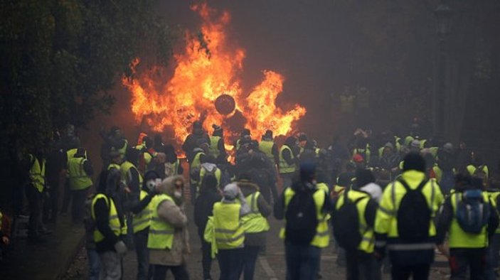 Fransa Başbakanı'ndan eylemcilere tehdit