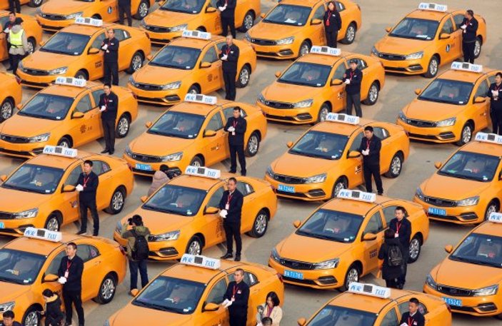 Çin, şehir şehir elektrikli taksiye geçiyor