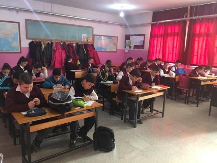 Manisa'da öğrenciler gözetmensiz sınav oldu