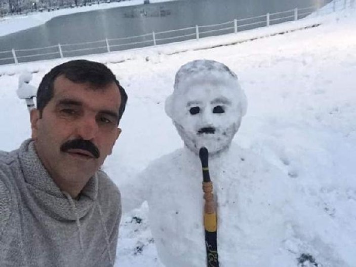 Bursa esnafından kardan kaslı adam
