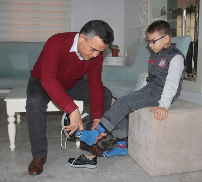 24 parmaklı çocuğa devletten özel ayakkabı