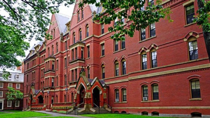 ABD'nin en iyi üniversitesi Harvard oldu