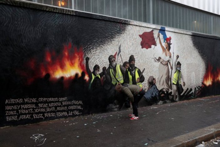 Fransa'da Sarı Yelekliler'in protestosundan sanat çıktı