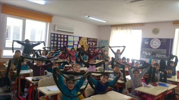 Antalya'da öğrencilerden Mehmetçik'e kışlık yardımı