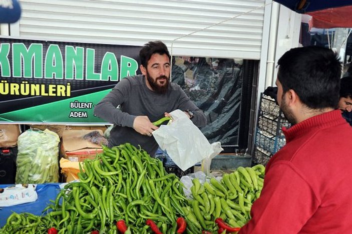 Hem pazarcı hem de oyuncu oldu