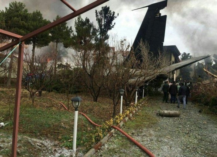 İran'da kargo uçağı düştü: 16 ölü