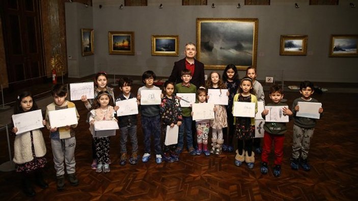 Çocukların Ayvazovski tablolarına karşı resim keyfi
