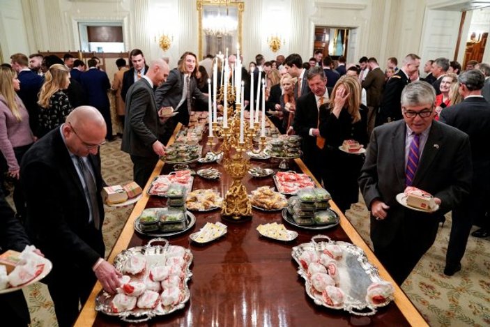 Trump, Beyaz Saray'a hamburger sipariş etti