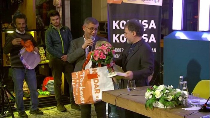 Üsküdar Belediyesi kullanılan pankartları çanta yapıyor