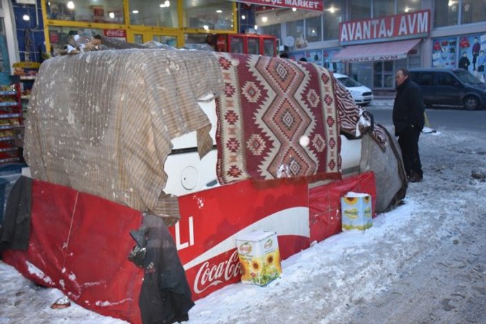 Kars'ta araçlara battaniyeli ve halılı koruma
