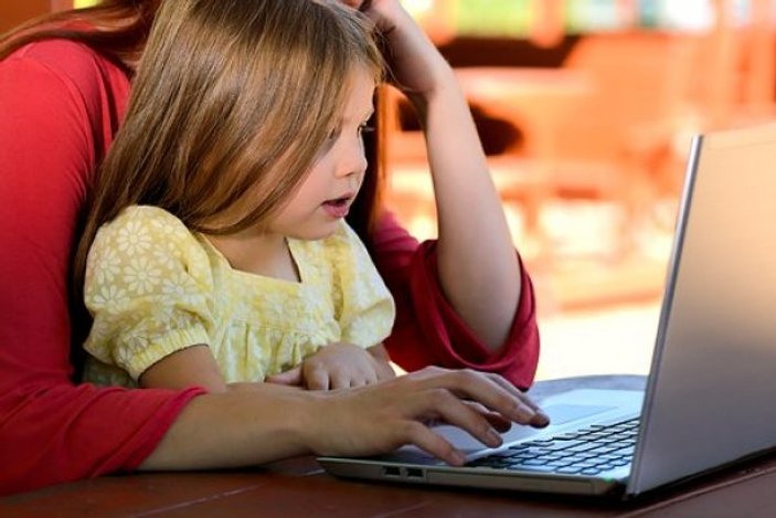 Yarıyıl tatilinde çocuğun bilgisayar kullanımına dikkat