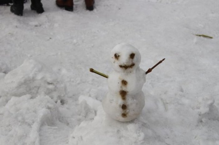 Yüksekova’da kardan adam yarışması