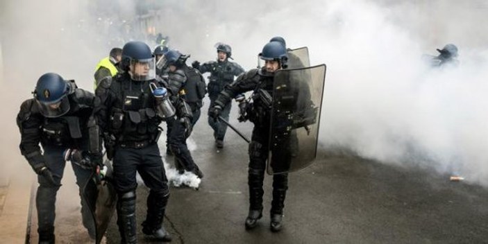 Fransa Ombudsmanı, biber gazının yasaklanmasını istedi