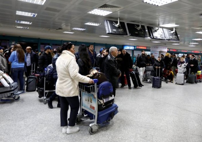 Tunuslu işçi ve emekçiler uçuşları iptal ettirdi