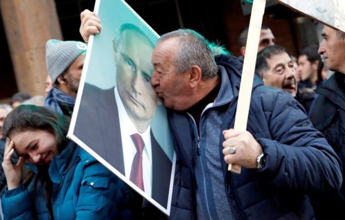 Times: Putin'in Sırbıstan'daki karşılanması Batı'ya uyarı