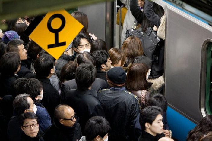 Japonya trene geç binene bedava yemek verecek