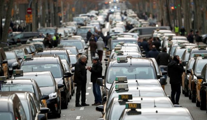 Barselona'da taksiciler grevde