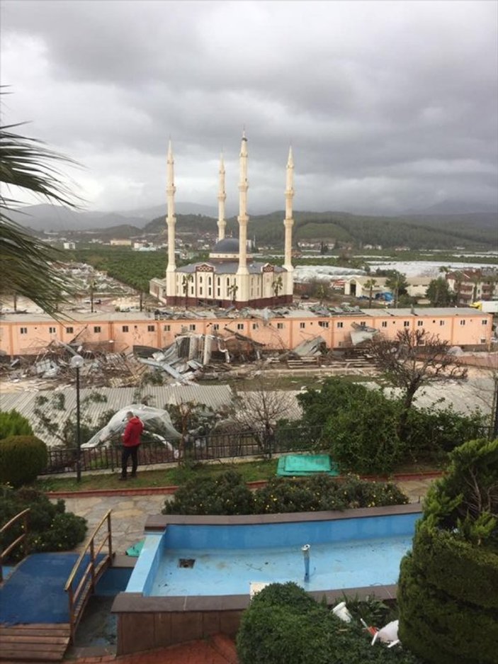 Antalya’yı hortum vurdu: 2 ölü