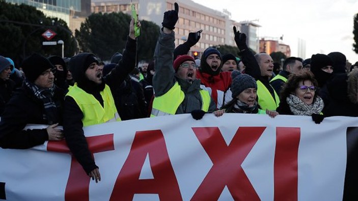 Grevdeki taksiciler Madrid'i birbirine kattı