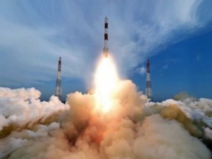 Hindistan'da dünyanın en hafif uydusu yörüngeye gönderildi