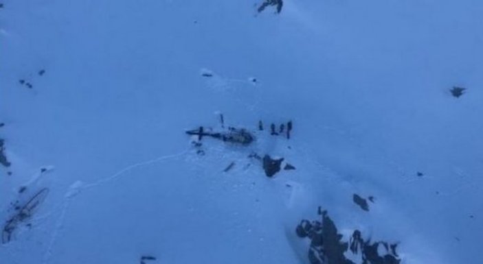İtalya’da helikopter ve uçak çarpıştı: 5 ölü