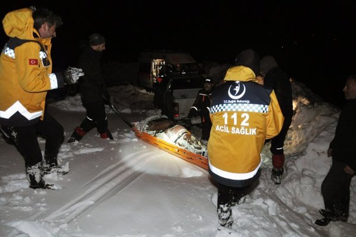 Kar yolları kapayınca yaşlı kadına 1 saatte ulaşıldı