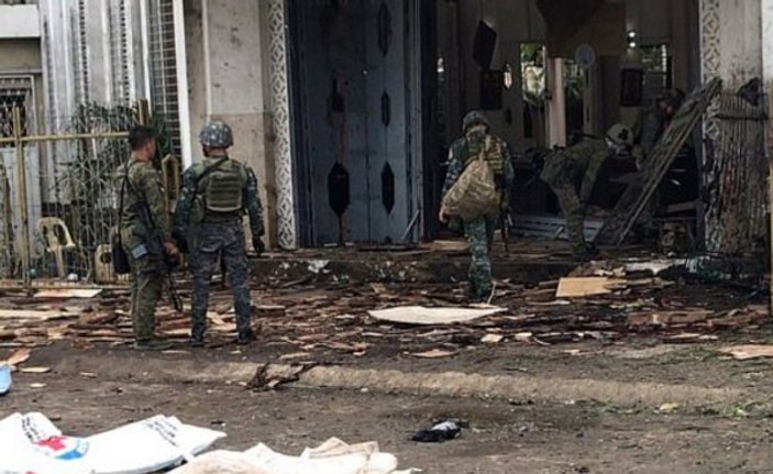 Filipinler'de kiliseye saldırı: 21 ölü