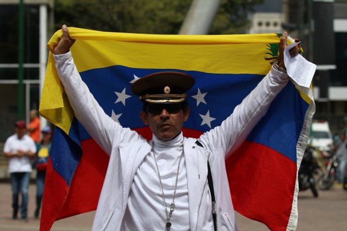 Venezuela'da muhalefet ve iktidar yanlılarından mitingler
