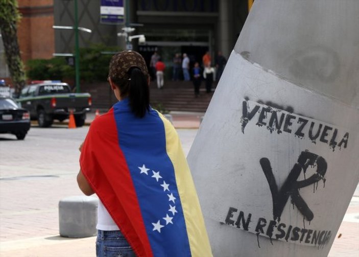 Venezuela'da muhalefet ve iktidar yanlılarından mitingler