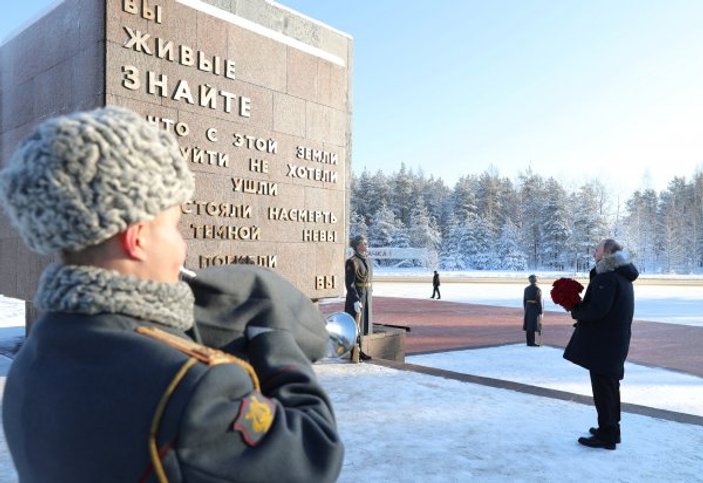 Rusya'da Leningrad Kuşatması'nın 75'inci yılı anıldı