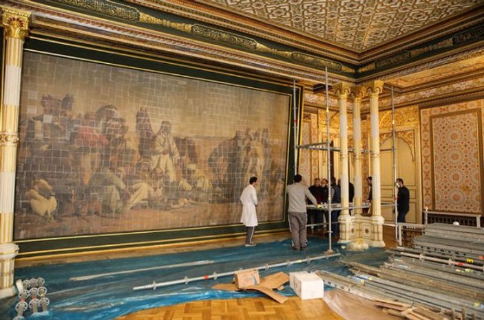Türkiye’nin en büyük tablosu Çölde Av yeni evine taşındı