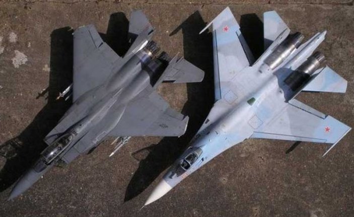Rus ve Amerikan savaş uçakları arasında 'it dalaşı'