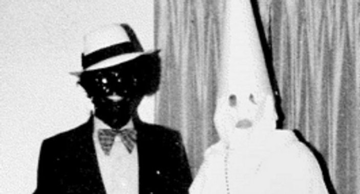 Virginia Valisi'nin Ku Klux Klan kıyafetli fotoğrafları