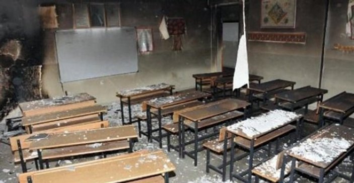 Teröristlerin yaktığı okulda eğitim yeniden başladı