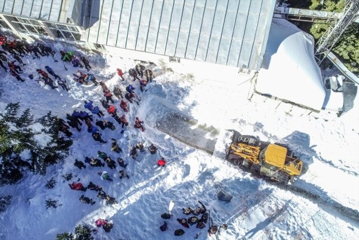 Uludağ'da çok sayıda kişi kar altında kaldı