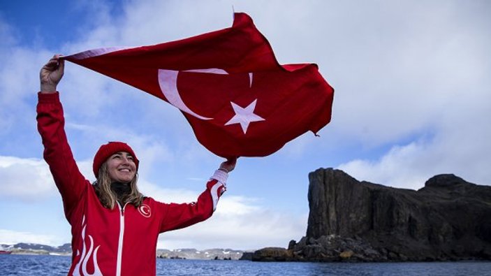 Şahika Ercümen'den Antarktika'da tarihi dalış