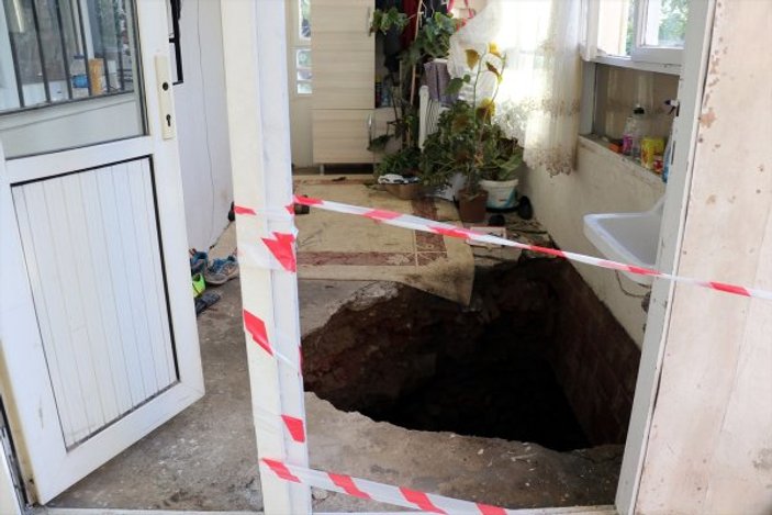 Aydın'da evin holü çöktü: 2 yaralı