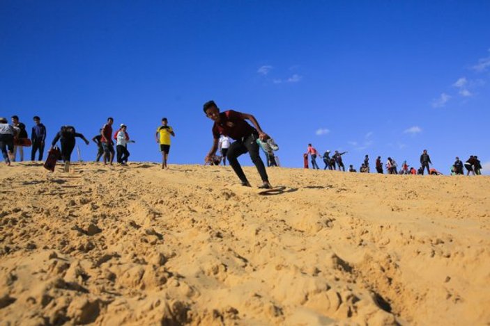 Mısır'da yeni moda: Çöl kumunda kayak