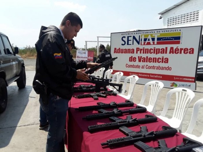 Venezuela'da Amerika'nın gönderdiği silahlar yakalandı