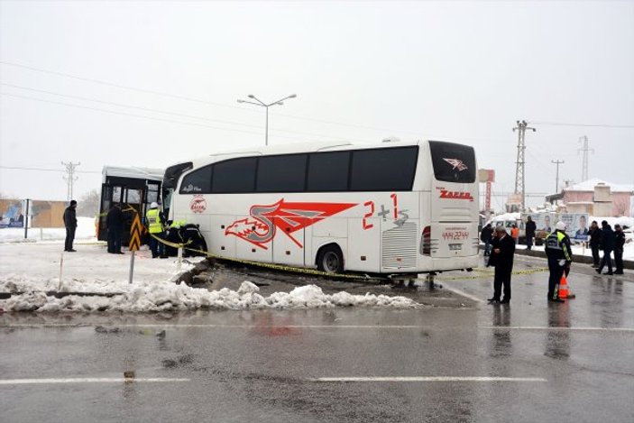 Malatya'da iki otobüs çarpıştı: 18 yaralı