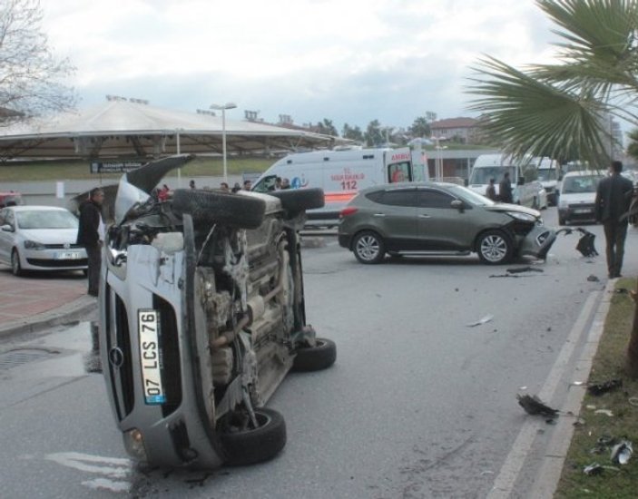 Antalya'da 2 kişi kazadan yara almadan kurtuldu