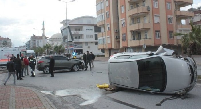 Antalya'da 2 kişi kazadan yara almadan kurtuldu