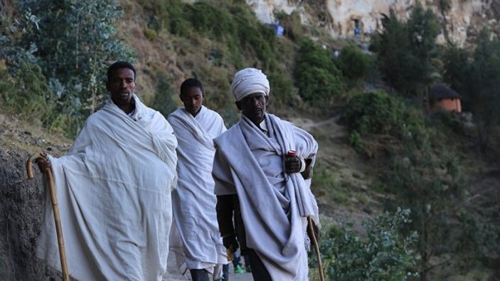 Etiyopyalıların 3 bin 100 metreye inanç tırmanışı