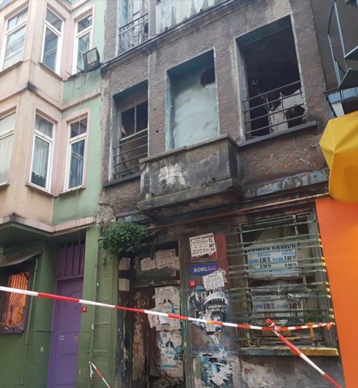 İstanbul'da metruk binada çökme