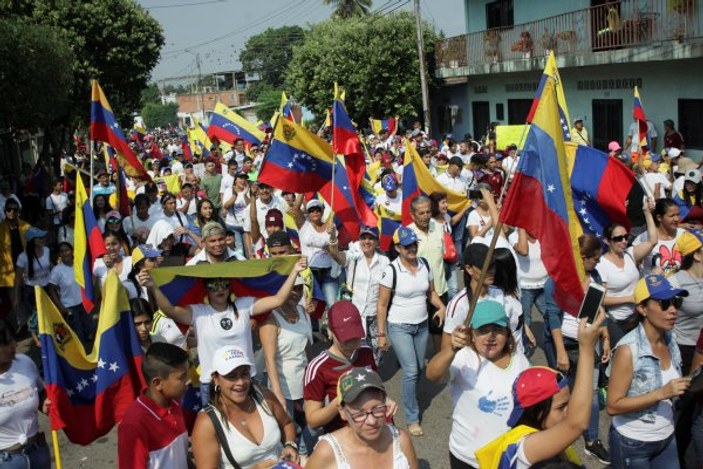 Venezuela'da taraflar yeniden meydanlarda