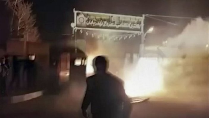 İran'da Devrim Muhafızları'na saldırı